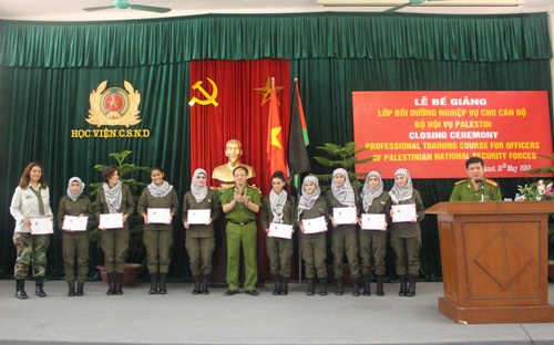 Ev888 dang nhap lớp bồi dưỡng nghiệp vụ cho cán bộ Bộ Nội vụ Palestine năm 2013